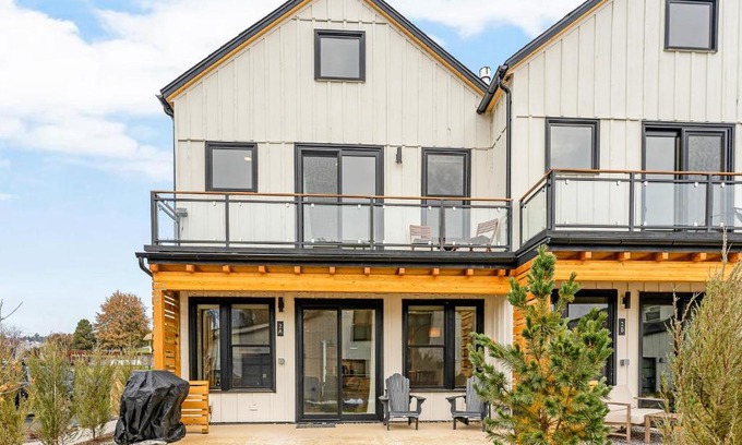 Wapato Point House | Ponderosa Court, Unit 2A