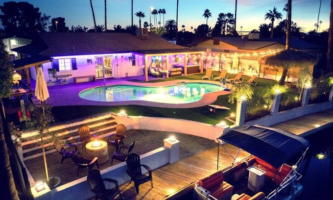 Dobson Ranch House | Pontoon Boat/Games/King Bed/Hot Tub/Family Fun!