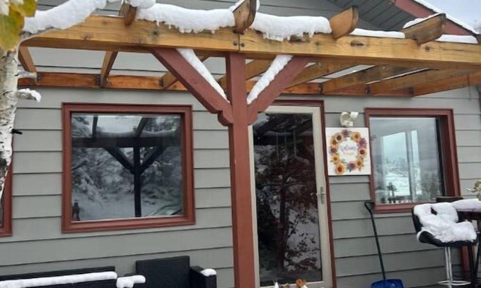 Glacier View Meadows Cottage | Poo's Corner! Relax w hot tub, mountains & stars!
