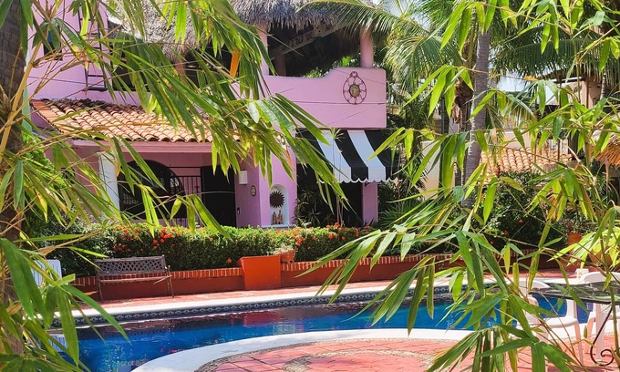 Hidalgo House | Pool and Oceanview 3bdrm house Steps to Manzanillo Beach