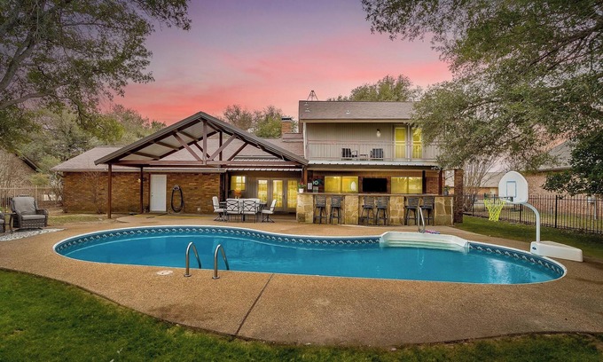 Stephenville House | Pool | On Golf Course | 3BR | Close to Tarleton