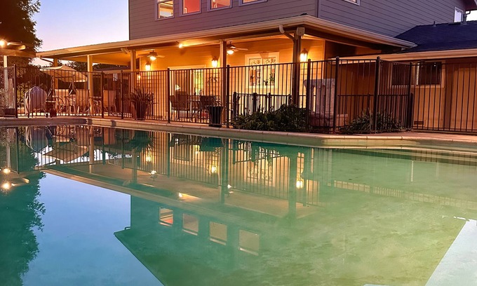 Visalia House | Pool & Playset Fun – Private Orchard Near Sequoia