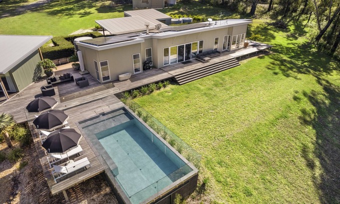 Conjola House | Pool, Sauna, Cold Plunge, Gym on 5 acres. Minutes to national park and Beaches