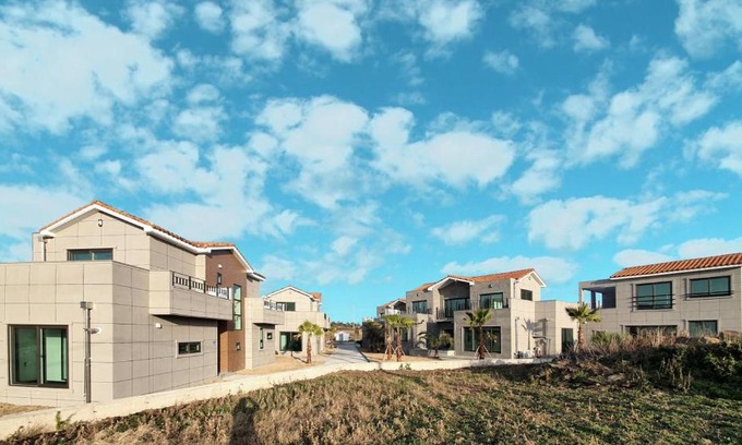Hallim House | Pool Story 6