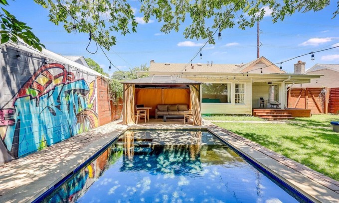 Hancock House | Pool & Vibes, Relaxing and Fun!