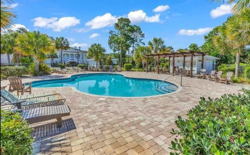 Pawleys Island Villa | Pool View in Pawleys Island