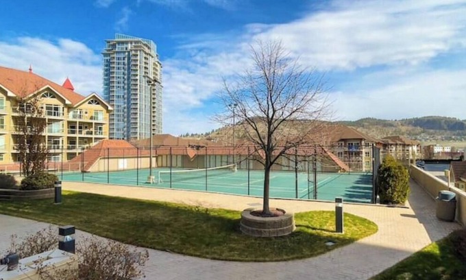 North End Apartment | Pools, beaches, amenities Bright downtown unit great location!