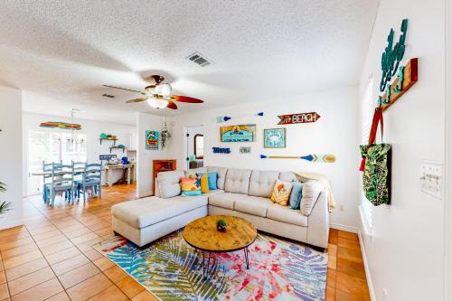 Navarre House | Poolside Palms Paradise