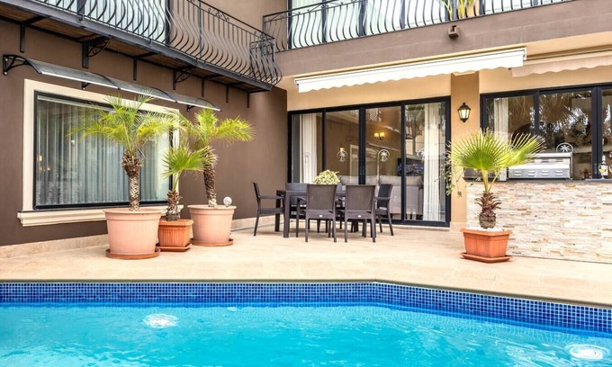 Zebbug House | Poolside Paradise Villa Zebbug
