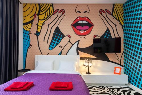 Lviv City Center Apartment | POP ART flat near Opera-Self Check-in & NETFLIX