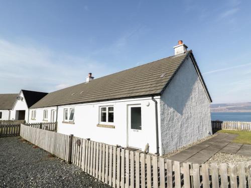 Gruline House | Poppies Cottage