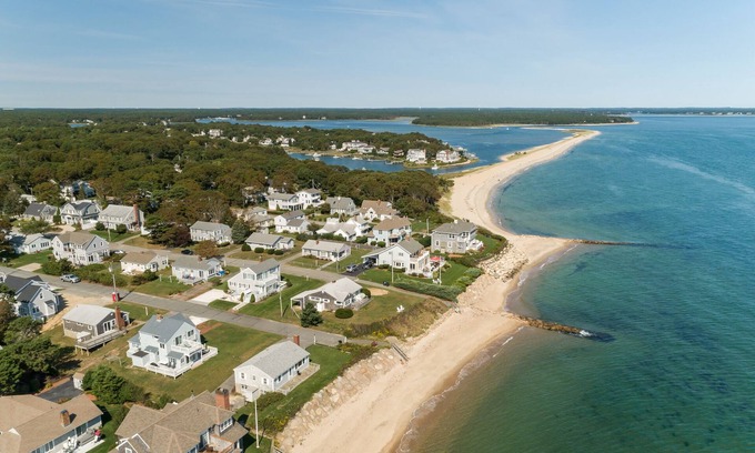Popponesset House | Popponesset Beach House-3 bedroom, sleeps 8, 2 full baths, one home from beach