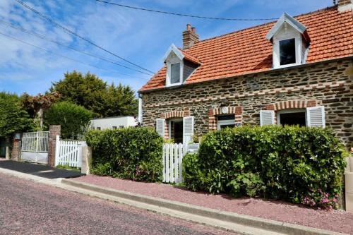 Barneville-Carteret House | Poppy Cottage lovely fully-equipped cottage for 6 people