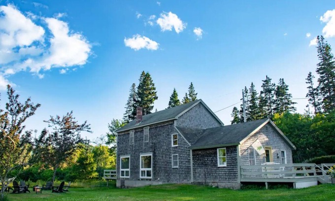 Port Clyde Cottage | Port Clyde! Walk to lighthouse, village, and beach