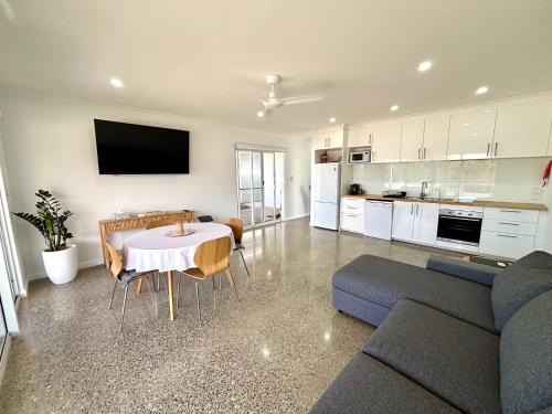 Port Denison House | Port Denison Stays -1Brm