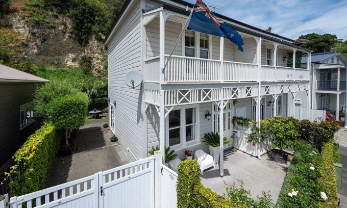 Bluff Hill House | Ports Keep - Napier Holiday Home