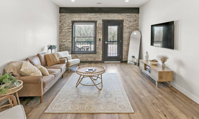 Dilworth Condo | Posh Condo in the Amazing Rail District!