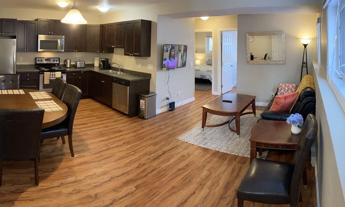 Farmington Apartment | ❤️ Posh, cozy, bright suite ✔Netflix ✔Full Kitchen
