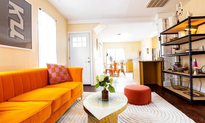 Bay View House | Potter Upper · Bright 1.5BR in the Heart of Bay View - w/Parking