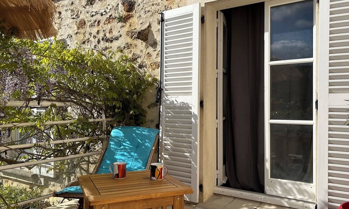 Feucherolles Bed & Breakfast | Pour les J O 16 jours. 375 € /jours Maison village CHAMBRE. 1 chien accepté