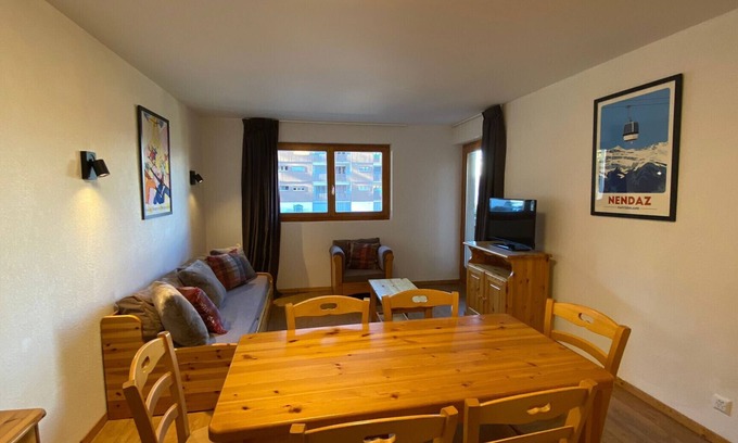 Saint-Pierre-de-Clages Apartment | Pracondu 1 103 - OUTDOOR & FUN apartment 6 pers