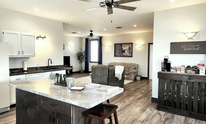 Sullivan Cottage | Prairieview Cottage Retreat - Hot Tub Sunsets - Sleeps 8