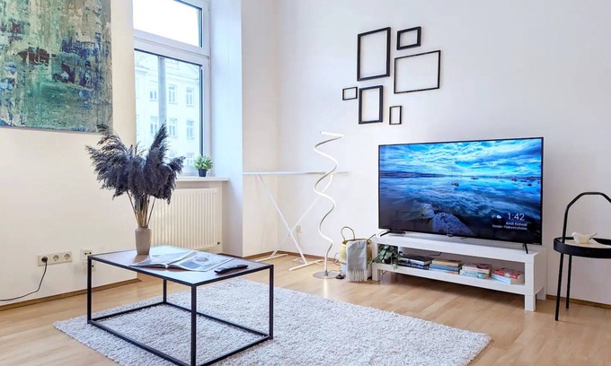 Leopoldstadt Condo | Prater - 3 min away. Right by the Subway