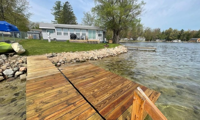 Gladwin House | Pratt Lake Peninsula: Beach Days, Dock Jumps, and Bonfires—Your Summer Escape