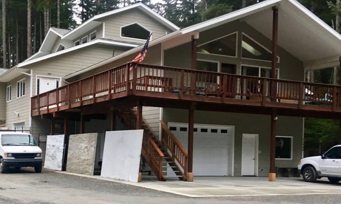 Juneau Cabin | Precision Lodge - 3 one-bedroom units and two private room in a shared house - DISCOUNT ON TOURS!