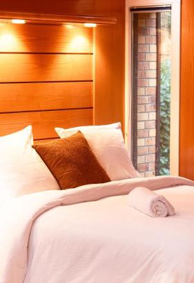 Gif-sur-Yvette Apartment | Premium Spa Chalet - Sauna & Jacuzzi - 20min Paris