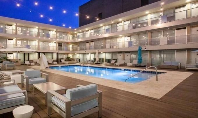 Downtown Jackson Apartment | Premium Studio Summar