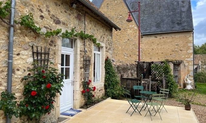 Rouperroux-le-Coquet Bed & Breakfast | PRESBYTERY: SPIRITUAL-REPOSANT:Property in the countryside, close to footpaths