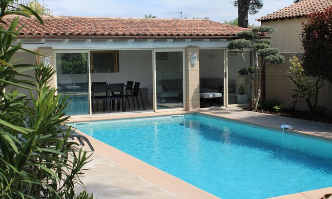 Molleges House | Pretty, comfortable house with poolhouse