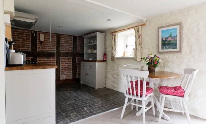 Hereford Cottage | Pretty cottage in idyllic lakeside Wyeside settingn