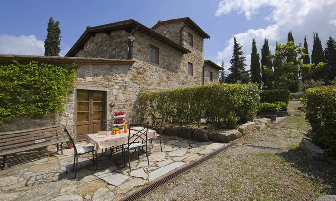 Radda in Chianti Apartment | Pretty farmhouse with terrace