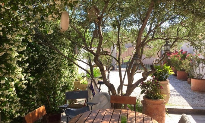 Eyragues House | Pretty house in a Provencal village