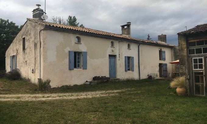 Leogeats House | Pretty old house ideal for small groups
