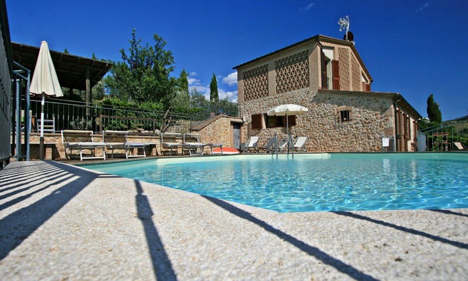 Casole d'Elsa House | Pretty Tuscan cottage surrounded by private hills
