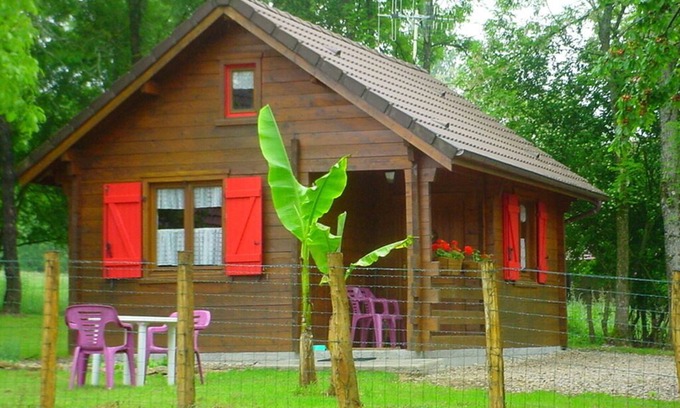 Le Tartre Ski Chalet | Pretty wooden Jura chalet for 2 people