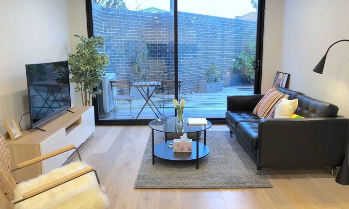Bentleigh Apartment | Pride Benleigh Apartment with Garden