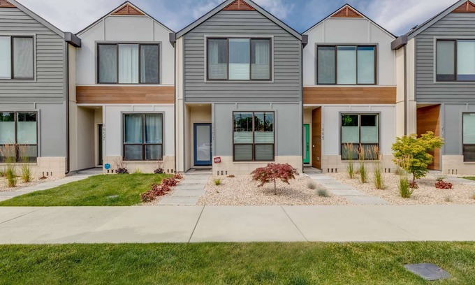 Downtown Boise Condo | Prime Downtown Location: 2 Private Master Suites, Walk/Bike to Shopping, Dining, and Coffee!