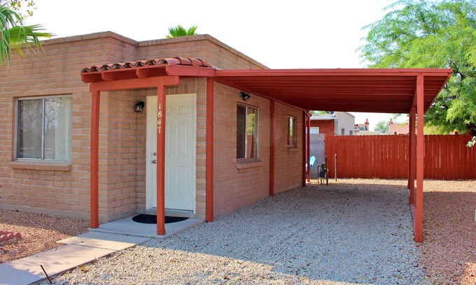 El Rio Acres House | Prime Gem Show Location