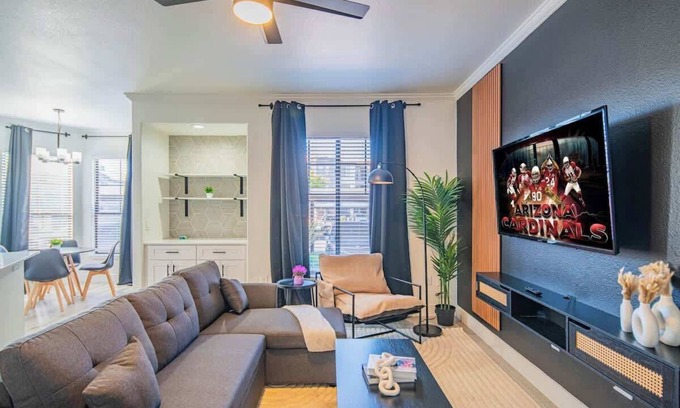 Glendale Apartment | Prime Location | Balcony, Pool, Gym, Parking, W/D