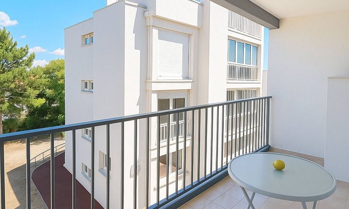Argeles Plage Apartment | Prime Location: Cozy Apartment for 4 in Argelès Plage, 300m from Sea