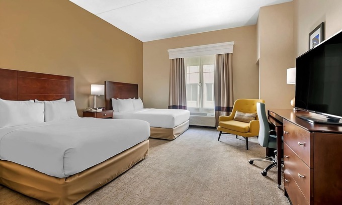 Florida Center Hotel | Prime Location Near The Wheel at ICON Park! 2 Comfortable Units, FREE Breakfast!