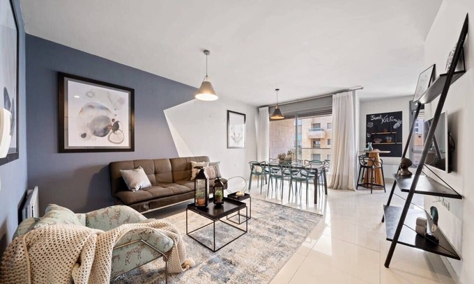 Jerusalem Apartment | Prime Location, Unmatched Comfort: Your Jerusalem Getaway