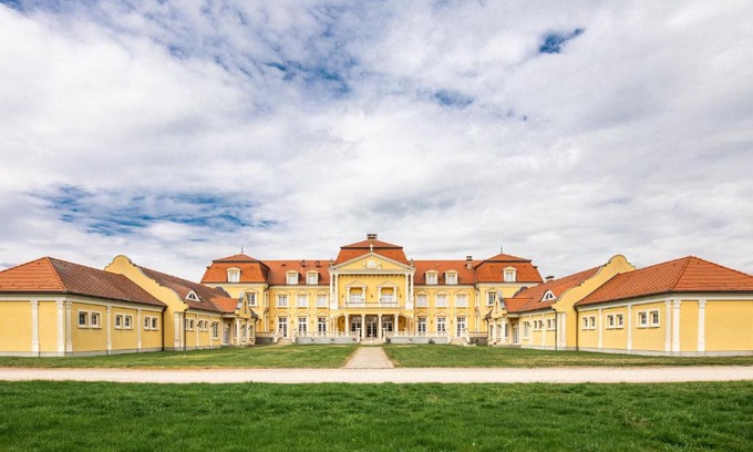 Dunakiliti House | Princess Palace & Golf resort