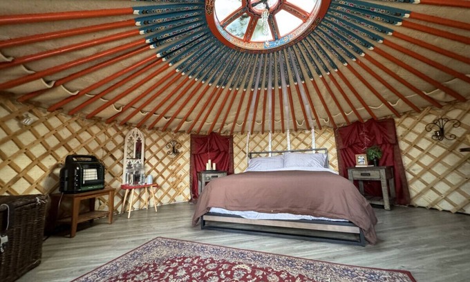 Buckley RV Rental | Prism Yurt | Cedar Hot Tub | 1 hr to Skiing & Mt Rainier