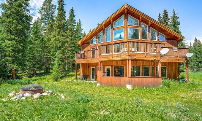 Quandary Village Ski Chalet | Pristine Breckenridge Home w/Hot Tub & Mtn Views!n