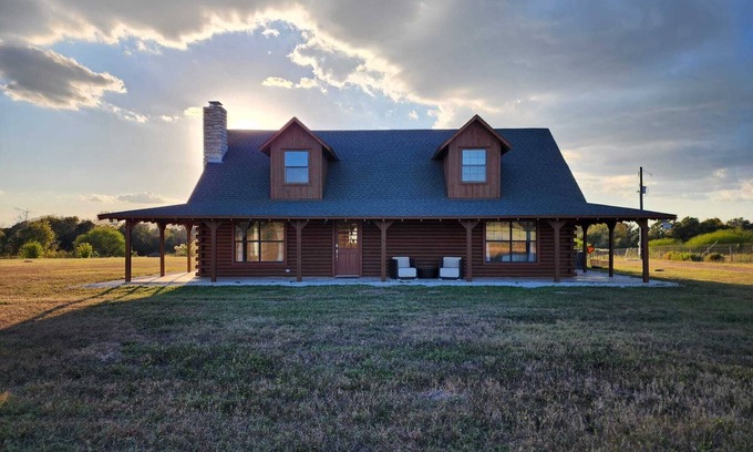 New Ulm Cabin | Privacy, peace, and beauty on 15 acres. Charming cabin with AC and WiFi.